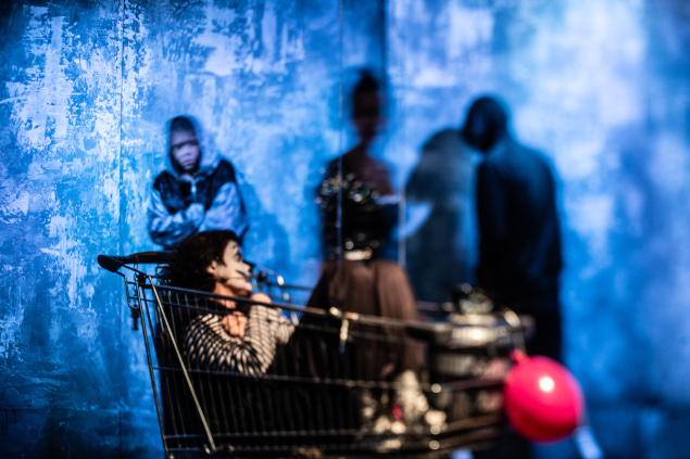 Obrazek ilustrujący tekst Teatralny klip o niepoprawnym świecie