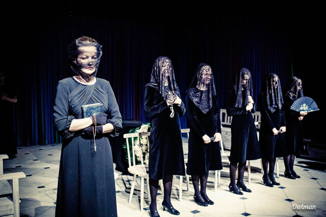 Obrazek ilustrujący tekst Kobiety w teatrze domu rodzinnego