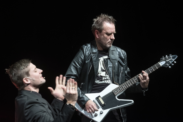 Obrazek ilustrujący tekst Jezus i gadająca gitara