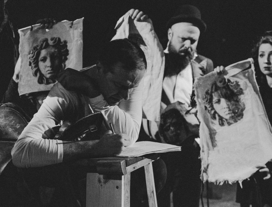 Odpowiedni dać rzeczy ton