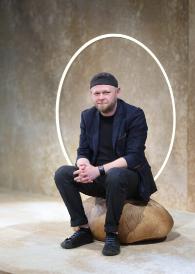 Konrad Dworakowski: teatr wizualny i teatry równoległe